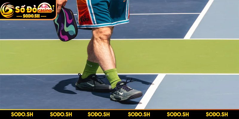 Dụng Cụ Chơi Pickleball Cần Thiết Cho Người Mới Bắt Đầu - dung cu choi pickleball nen chon loai de cung Nên chọn loại đế cứng, chịu nhiệt tốt